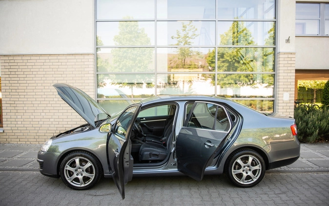 Volkswagen Jetta cena 21900 przebieg: 171000, rok produkcji 2009 z Szczecin małe 781